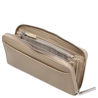 Calvin Klein Embossed Logo - Geldbörse L 12cc 19.2 cm RFID (crockery) - Ansicht 4