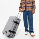Eastpak selection Transit R 78 - Rollenreisetasche M 67 cm (sunday grey) - Markenkoffer
