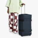 Eastpak selection Transit R 78 - Rollenreisetasche M 67 cm (triple denim) - Markenkoffer