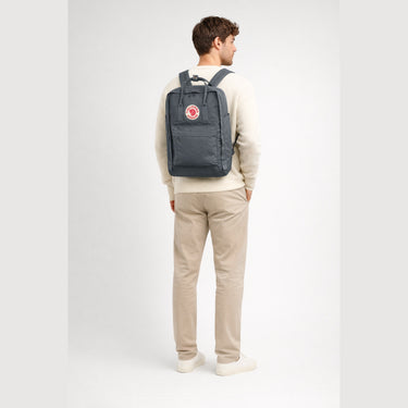 KI-generierte Darstellung – Fjällräven Kånken Laptop 17" - Rucksack 42 cm (super grey)