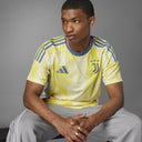 adidas Juventus Turin Fußball - Auswärtstrikot 24/25 Men (pure sulfur, M) - Markenkoffer