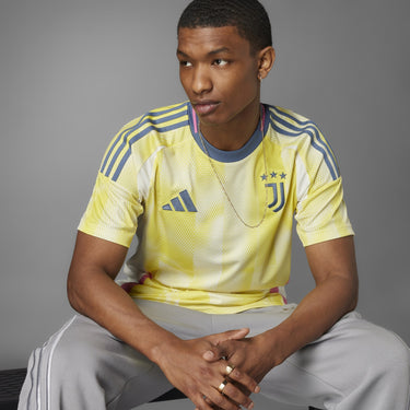 adidas Juventus Turin Fußball - Auswärtstrikot 24/25 Men (pure sulfur, M) - Markenkoffer