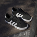 adidas Daily 4.0 - Schuh Men (core black/ftwr white/ftwr white, 42 2/3) - Markenkoffer