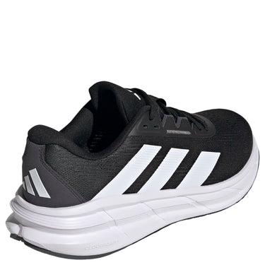 adidas Questar 3 M - Laufschuh (carbon black/ftw white/carbon, 45 1/3) - Markenkoffer