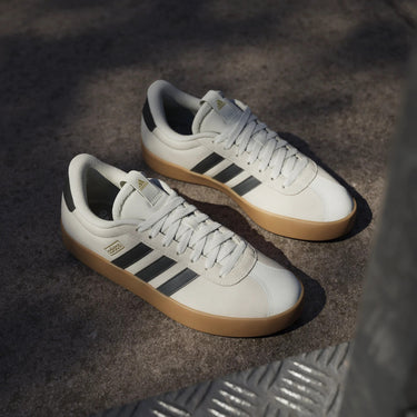 adidas VL Court 3.0 Sneaker - Schuh Women (off white/grey six/gold met., 38 2/3) - Markenkoffer