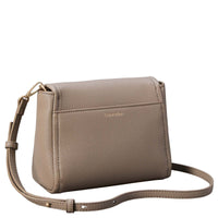 Calvin Klein Emblem Pebb - Sac bandoulière (taupe désert)