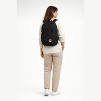 KI-generierte Darstellung – Fjällräven Skule 20 - Rucksack 15" 43 cm (black)