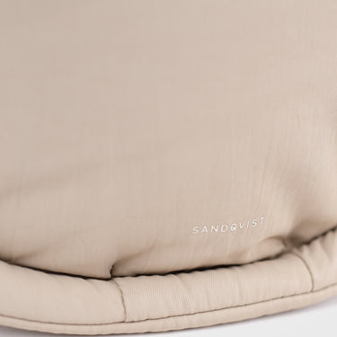 Sandqvist Curve Half Moon Bag S - Umhängetasche 26 cm (beige) - Ansicht 5