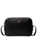 Calvin Klein Hardware Camera Bag - Umhängetasche (black/antique light gold) - Markenkoffer
