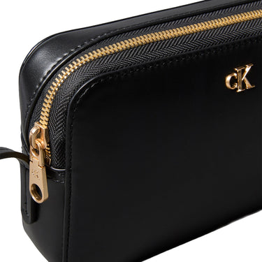 Calvin Klein Hardware Camera Bag - Umhängetasche (black/antique light gold) - Markenkoffer