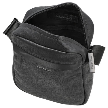 Calvin Klein Must Reporter - Umhängetasche 24 cm (schwarz) - Markenkoffer