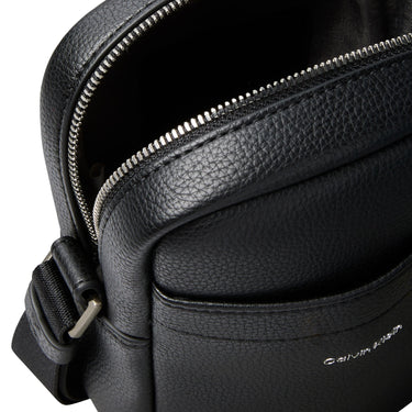 Calvin Klein Raised Slim - Umhängetasche 18 cm (black) - Markenkoffer