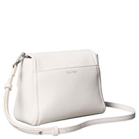 Calvin Klein Emblem Pebb - Sac bandoulière (white alyssum)