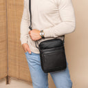 The Chesterfield Brand Anzora - Umhängetasche 27 cm (schwarz) - Ansicht 6