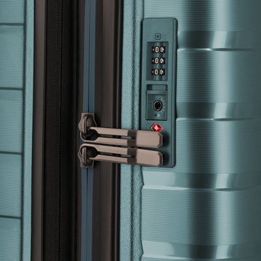 Travelite Air Base Slim - 4 - Rollen - Kabinentrolley S 55 cm (ice blue) - Markenkoffer